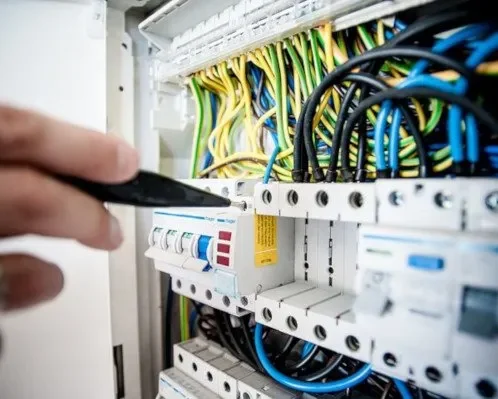 Elettricisti a Settala : Pronto intervento 24 ore su 24, 7 giorni su 7, Salvavita